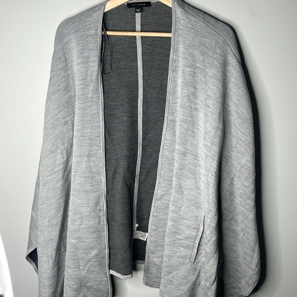 Ann Taylor Women’s XS/S Grey Poncho Sweater